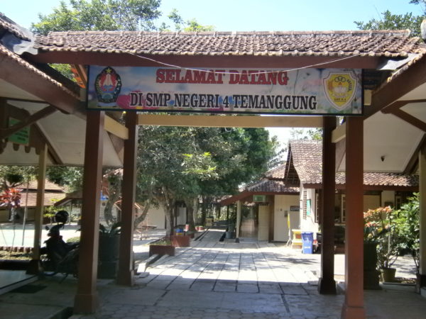 Gerbang Sekolah SMPN  4 Temanggung